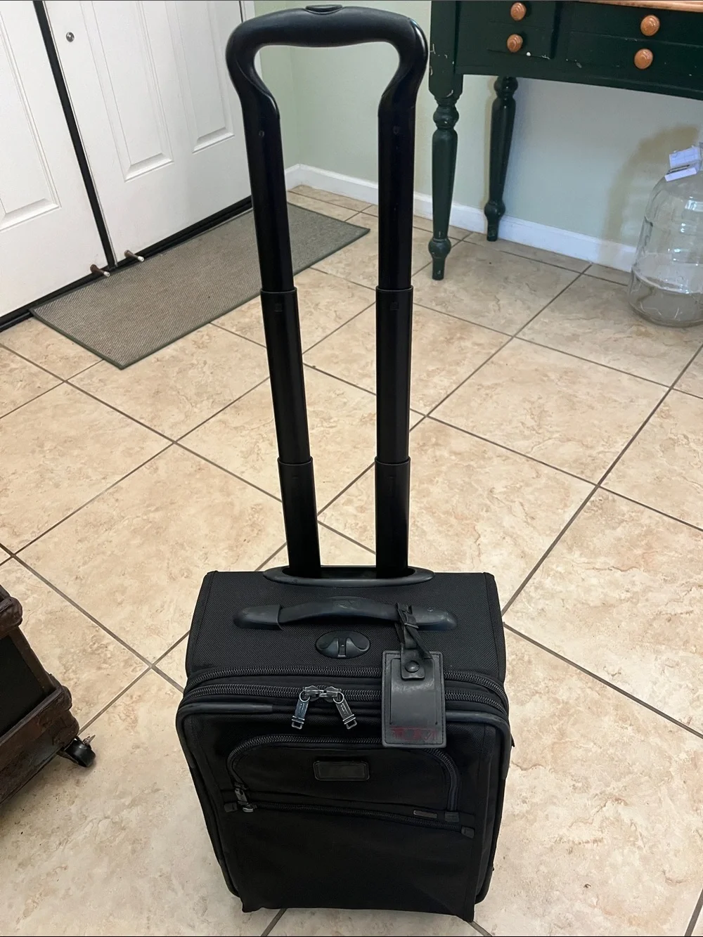 Tumi Black Softside Rollaboard Suitcase, see photos for more details. Pre owned